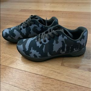 Athletic training sneakers